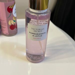 VS pomegranate and lotus balance body spray perfume